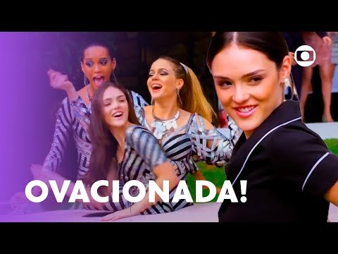Cida quits her job in the middle of her wedding party and receives a standing ovation from the gu...